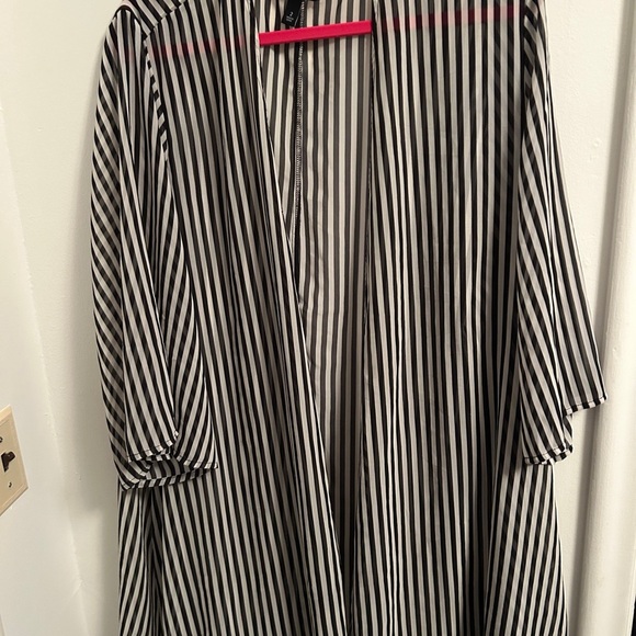 Torrid Black and White Striped Kimono - Picture 2 of 4